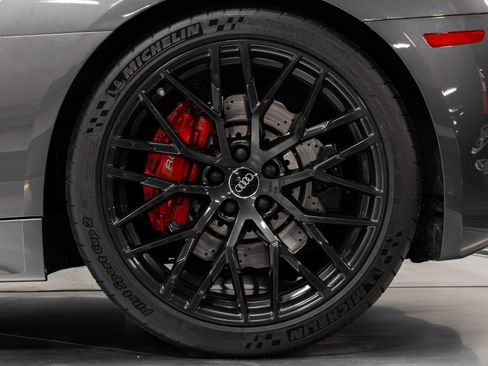 Used 2018 Audi R8 V10 w/ Premium Package image 29