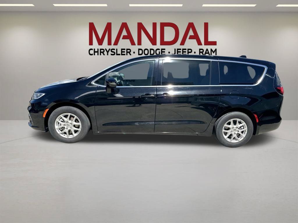 Used 2025 Chrysler Pacifica Select FWD image 8