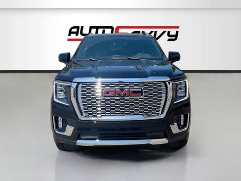 Used 2023 GMC Yukon XL SLT w/ SLT Premium Package AWD/4WD image 2