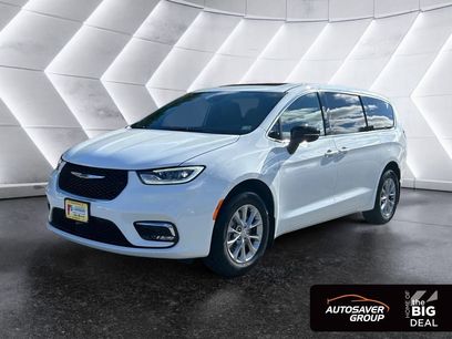 New 2026 Chrysler Pacifica Select