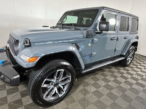 Used 2024 Jeep Wrangler Unlimited w/ Convenience Group AWD/4WD image 6