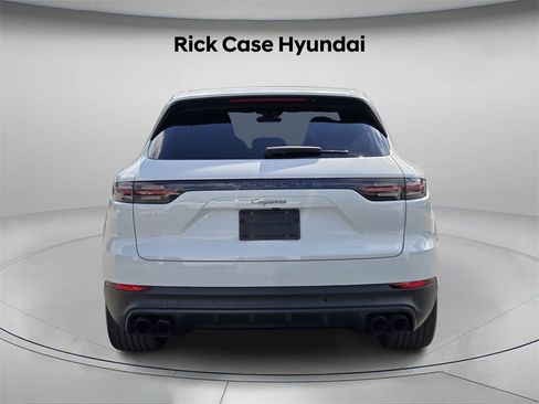 Used 2022 Porsche Cayenne Platinum Edition image 6