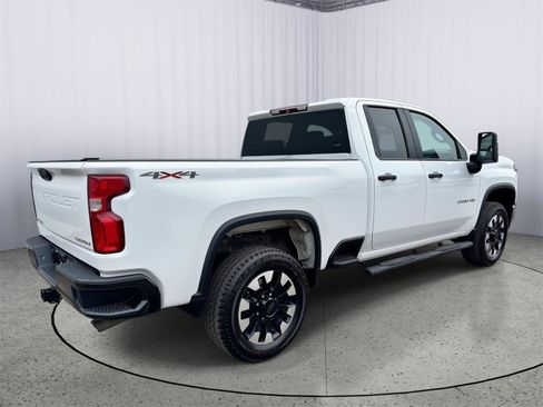 Used 2020 Chevrolet Silverado 2500 Custom w/ Custom Value Package AWD/4WD image 6