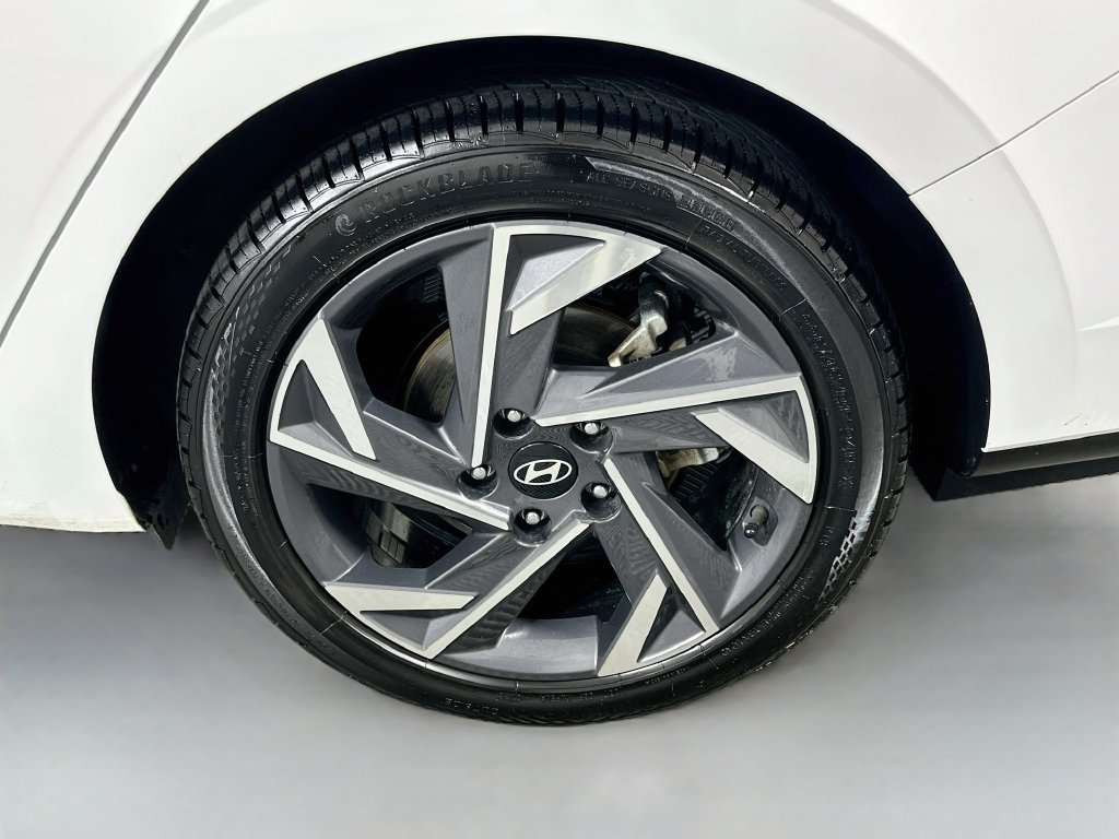 Used 2025 Hyundai Elantra SEL FWD image 31