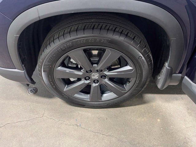Used 2025 Honda Pilot Sport image 31