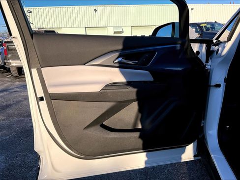 Used 2025 Chevrolet Equinox EV LT image 9