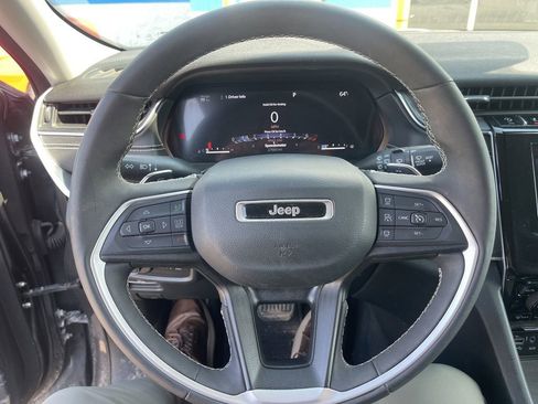 Used 2023 Jeep Grand Cherokee Laredo w/ Luxury Tech Group I AWD/4WD image 16