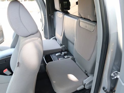 Used 2015 Toyota Tacoma 2WD Access Cab w/ Convenience Package image 27