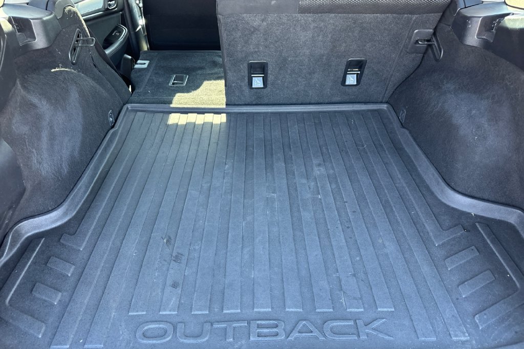 Used 2018 Subaru Outback 2.5i Premium AWD/4WD image 17