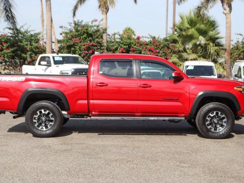 Used 2023 Toyota Tacoma TRD Off-Road w/ Advanced Technology Package AWD/4WD image 10