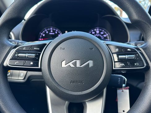 Used 2023 Kia Forte LXS w/ LXS Technology Package image 23