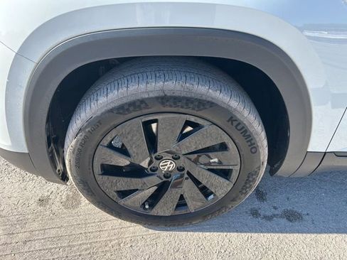 Used 2024 Volkswagen Atlas SE FWD image 20