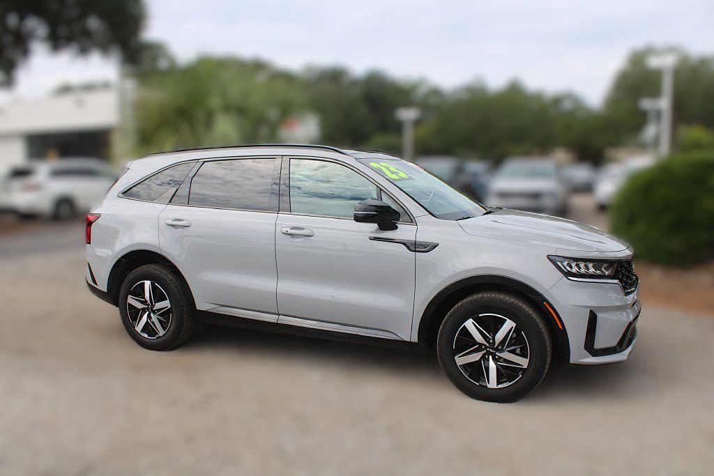 Certified 2023 Kia Sorento EX w/ Panoramic Sunroof Package FWD image 4
