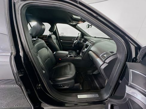 Used 2018 Ford Explorer Limited image 32