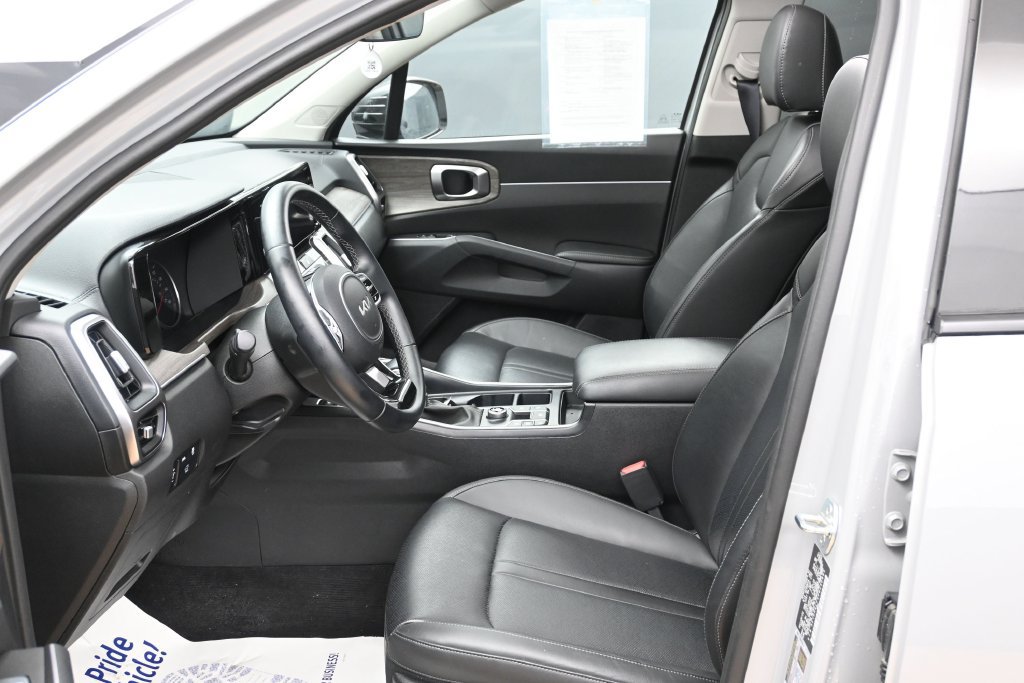 Used 2023 Kia Sorento EX w/ Panoramic Sunroof Package FWD image 12