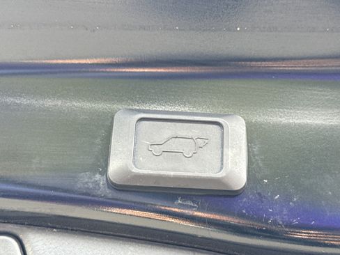 Used 2021 Toyota RAV4 XLE Premium image 33