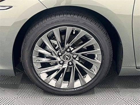 Certified 2025 Lexus ES 300h w/ Luxury Package image 23