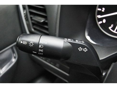 Used 2024 Nissan Rogue S FWD image 17