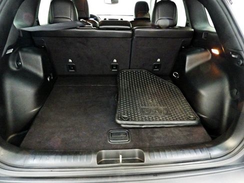 Used 2019 Jeep Cherokee Trailhawk AWD/4WD image 13