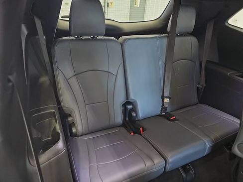 Used 2023 Buick Enclave Essence AWD/4WD image 33