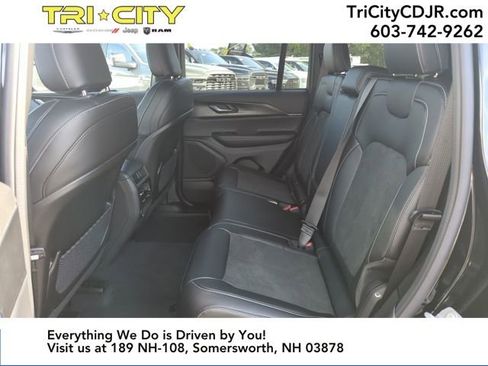 New 2025 Jeep Grand Cherokee Altitude image 38