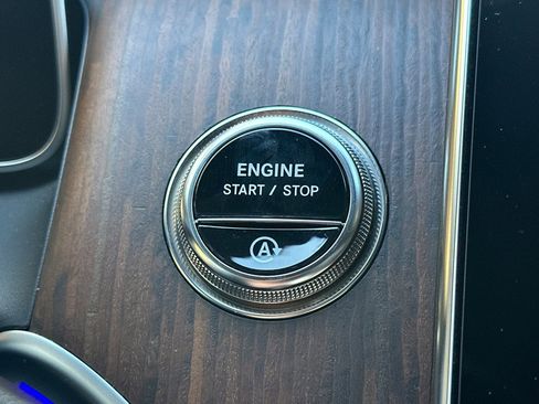 Used 2026 Mercedes-Benz GLC 300 image 35