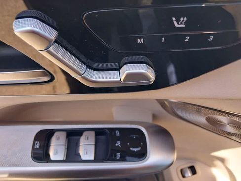 Used 2023 Mercedes-Benz GLC 300 4MATIC image 7