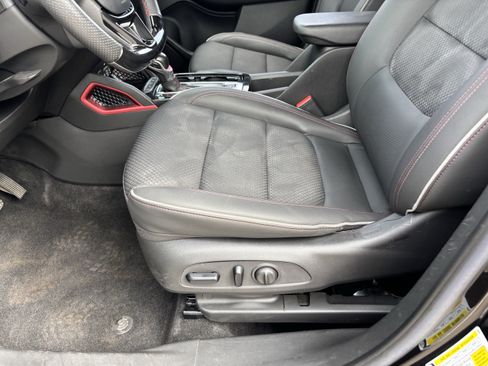 Used 2022 Chevrolet TrailBlazer RS w/ Technology Package FWD image 19