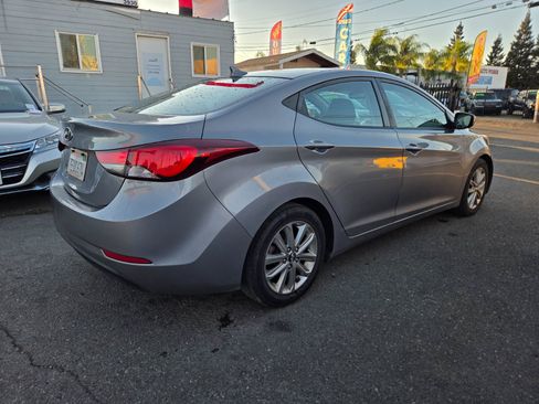 Used 2014 Hyundai Elantra SE w/ Option Group 02 FWD image 4