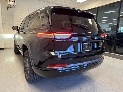 New 2026 Jeep Grand Cherokee Limited AWD/4WD image 16
