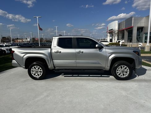 Used 2024 Toyota Tacoma SR5 w/ SR5 Upgrade Package image 24