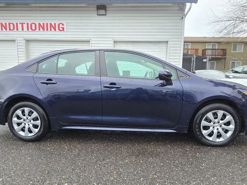 Used 2022 Toyota Corolla LE image 2