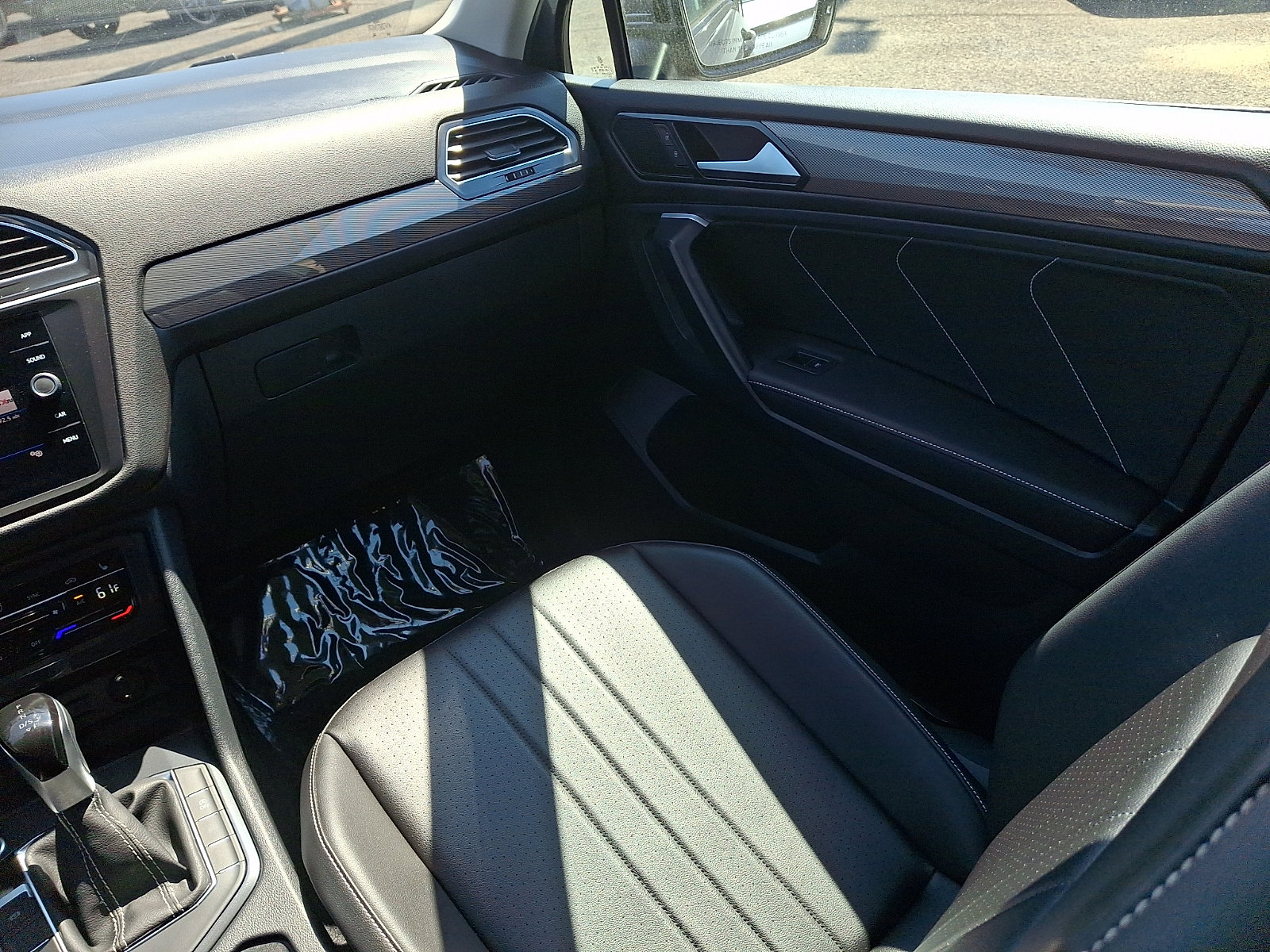Used 2024 Volkswagen Tiguan SE AWD/4WD image 12