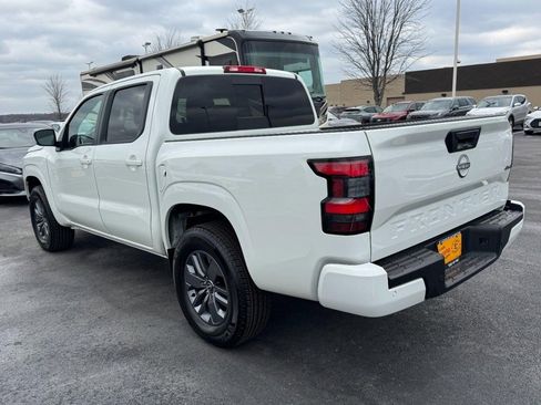 Used 2025 Nissan Frontier SV image 5