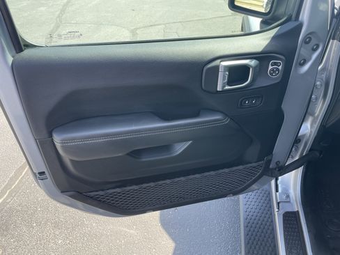 Used 2021 Jeep Wrangler Unlimited Sahara w/ Uconnect 4C Nav & Sound Group AWD/4WD image 11