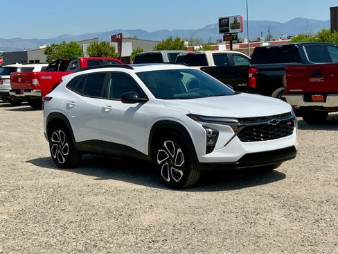 New 2026 Chevrolet Trax RS w/ Sunroof Package FWD image 7