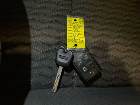 Used 2017 GMC Yukon SLE w/ SLE Value Package image 27