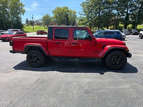 Used 2022 Jeep Gladiator Sport AWD/4WD image 4