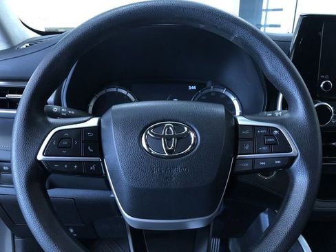 Certified 2023 Toyota Highlander L image 23