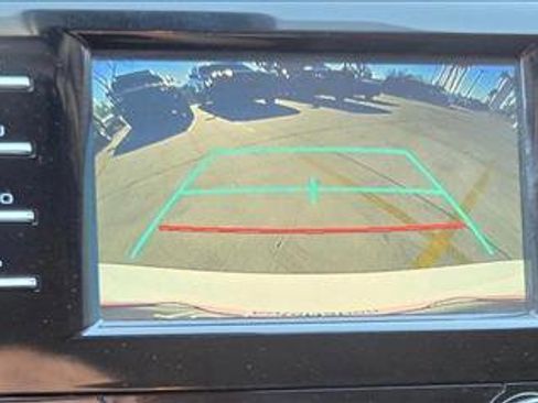 Used 2019 Toyota Camry SE image 12