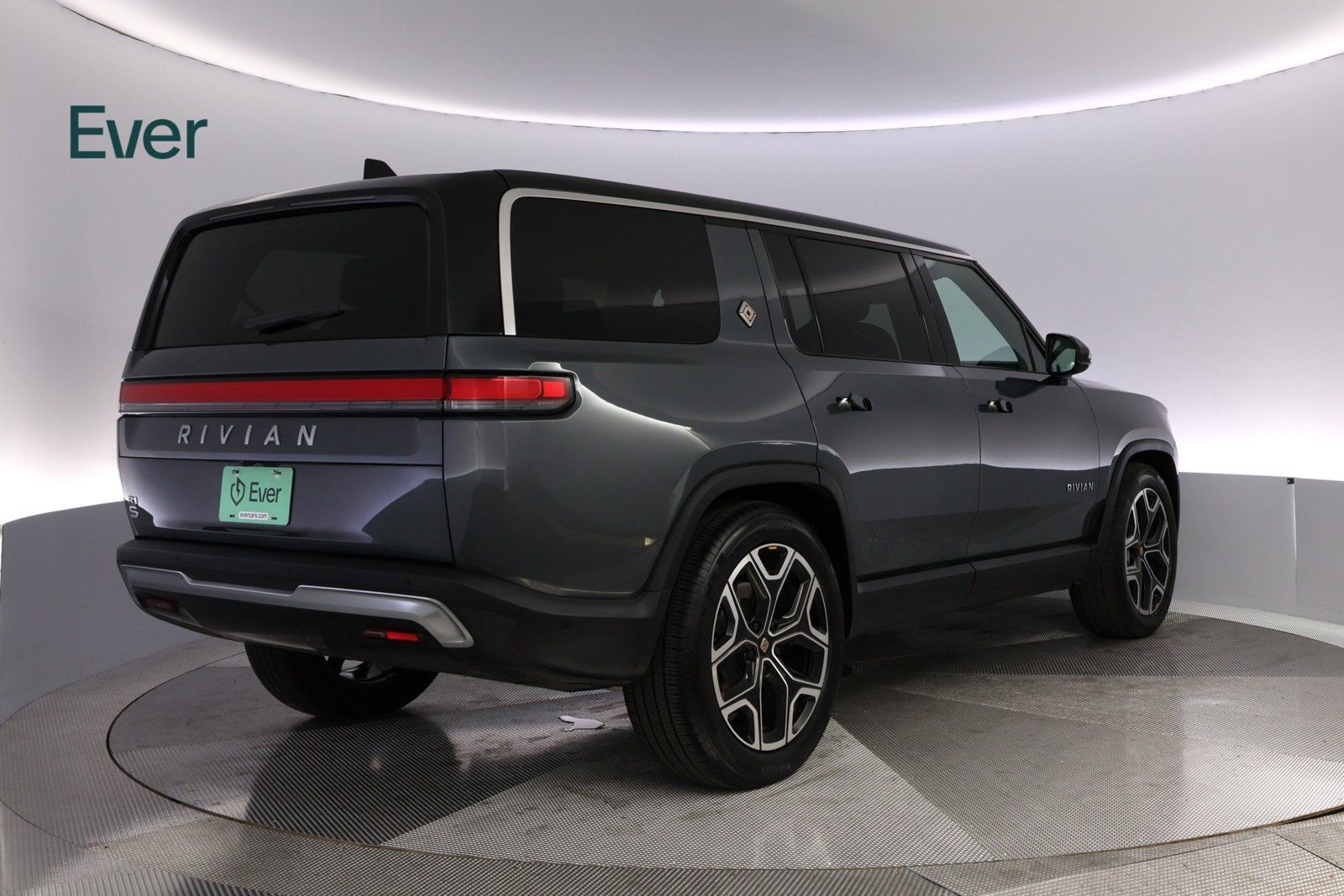 Used 2025 Rivian R1S Adventure Dual AWD/4WD image 3