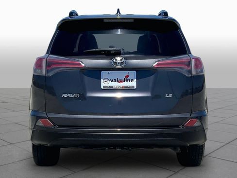 Used 2018 Toyota RAV4 LE FWD image 5