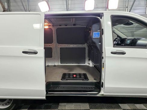 Used 2023 Mercedes-Benz Metris image 10