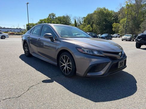 Used 2024 Toyota Camry SE FWD image 7