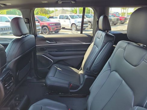 New 2026 Jeep Grand Cherokee L Limited w/ Luxury Tech Group II AWD/4WD image 26