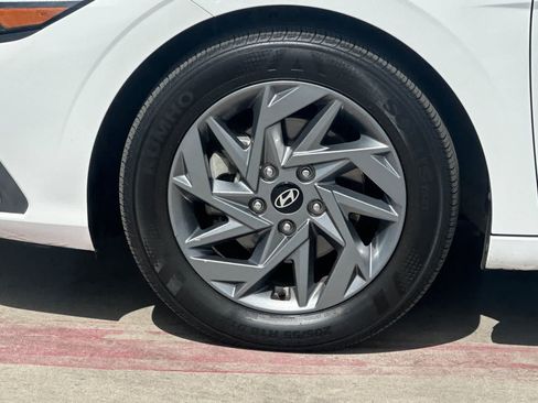 Used 2024 Hyundai Elantra SEL FWD image 35