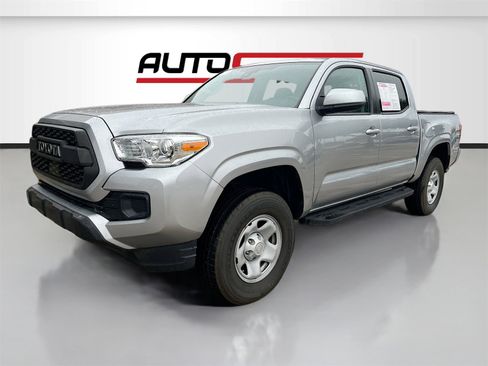 Used 2022 Toyota Tacoma SR image 3