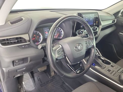 Used 2021 Toyota Highlander LE AWD/4WD image 13