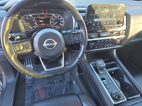 Used 2022 Nissan Pathfinder SL w/ SL Black Package image 18