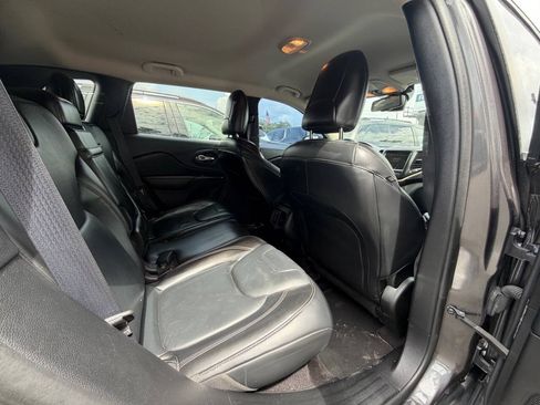 Used 2016 Jeep Cherokee Limited FWD image 22